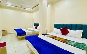 Hotel Raghavan In Front Of Railway Station Platform No 8